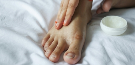 علائم و نشانههای قارچ ناخن چیست؟ روشهای پیشگیری و درمان آن چگونه است؟